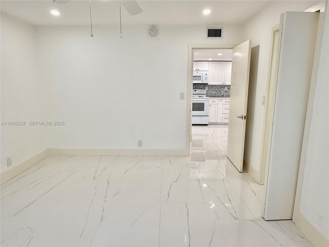 Building Photo - 5415 Collins Ave