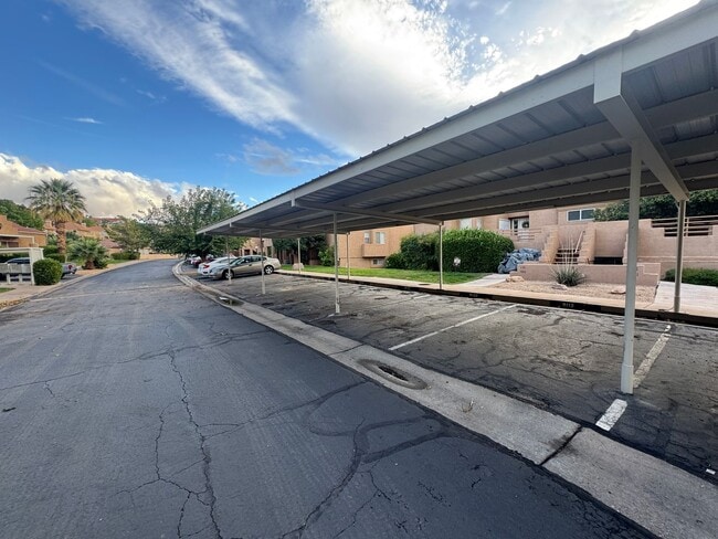 Building Photo - Beautiful Furnished 2 Bedroom Home on Golf Course!!