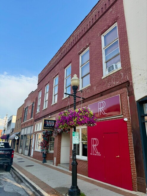 Building Photo - 31-33 W New York St