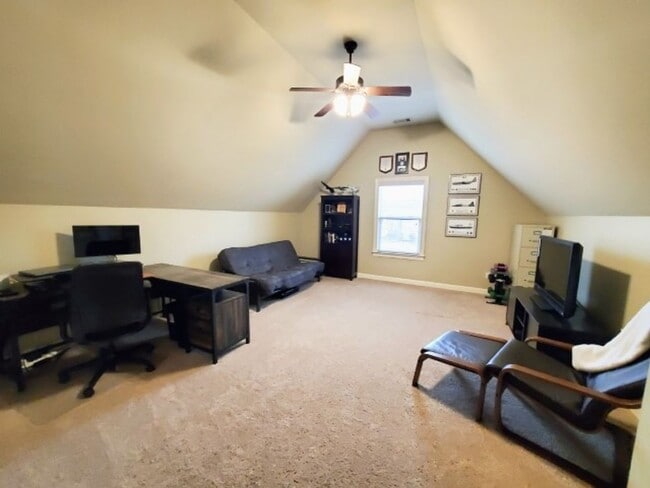 Building Photo - 263 Lake Valley Dr