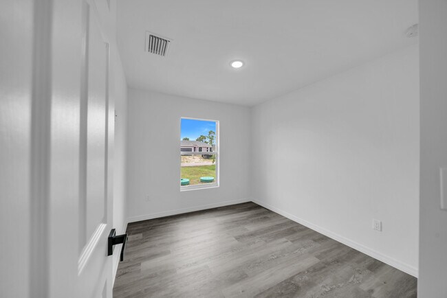 Building Photo - 382 McArthur Blvd