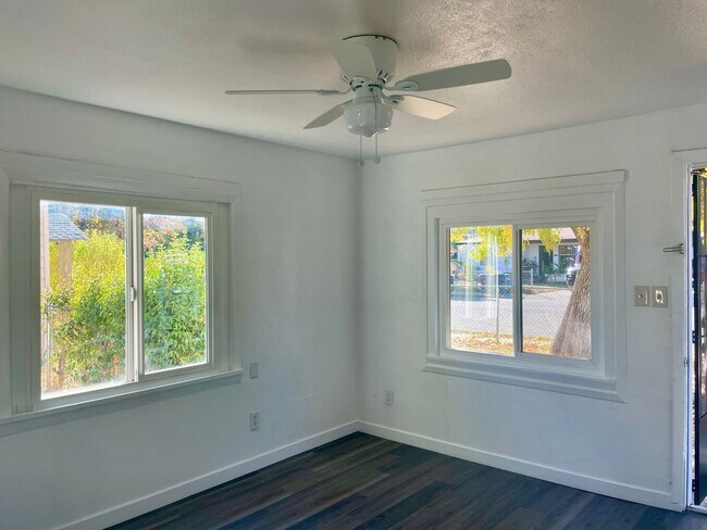 Primary Photo - Adorable 2 Bedroom 1 Bath