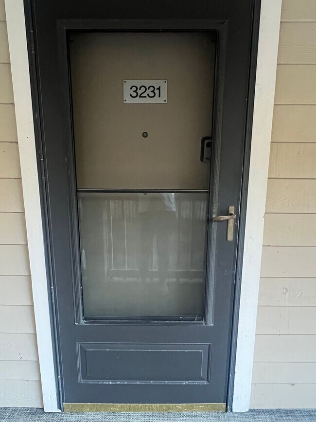 Building Photo - Furnished Updated Condo on HHI - Walk to the Beach!