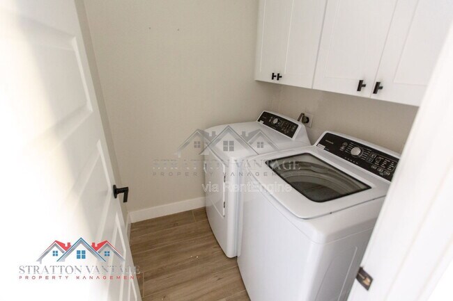 Building Photo - 712 W 14th St