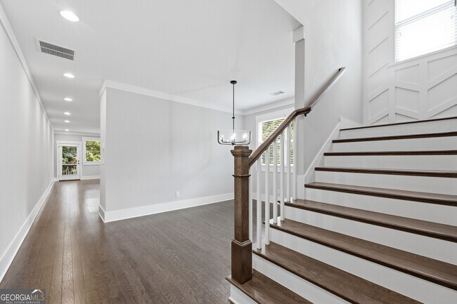 Building Photo - 254 Lamon Ave SE