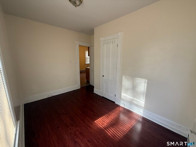 Building Photo - 215 Woodlawn Terrace