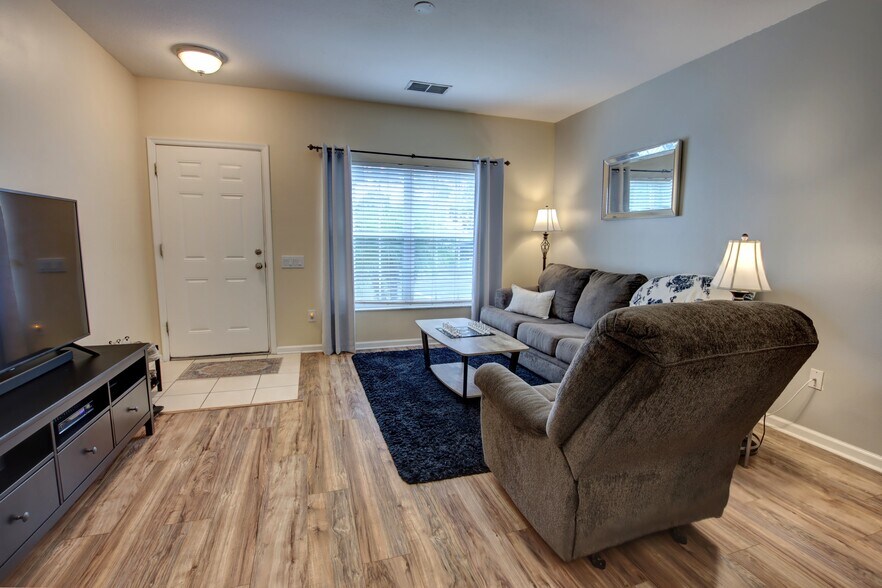 Building Photo - 874 Vineland Pl