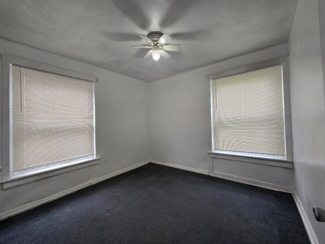 Building Photo - 5478 Queens Ave
