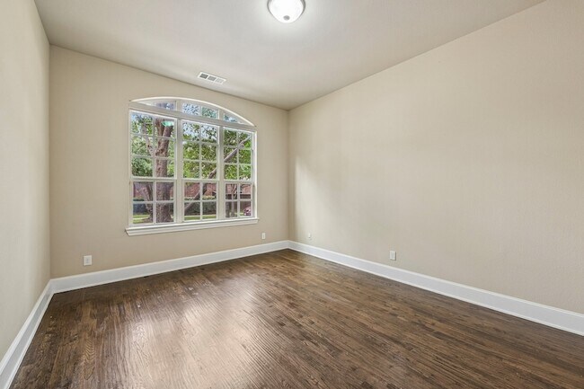 Building Photo - 2676 McPherson Ln