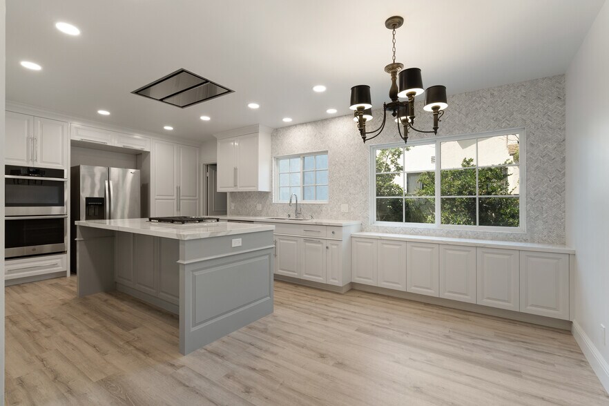 Building Photo - 519 N Rexford Dr