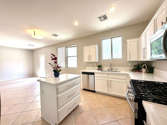 Building Photo - Available For viewing May 1, 2026. Beautiful SW Las Vegas Home. 4 Beds 2.5 Bath.