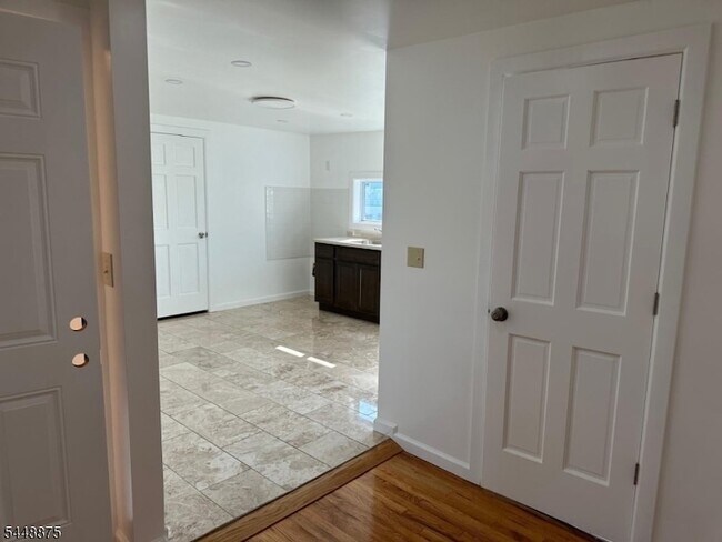 Building Photo - 10 Kipp Pl