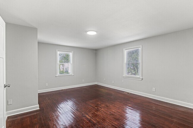 Building Photo - 2620 Mapleton Ave