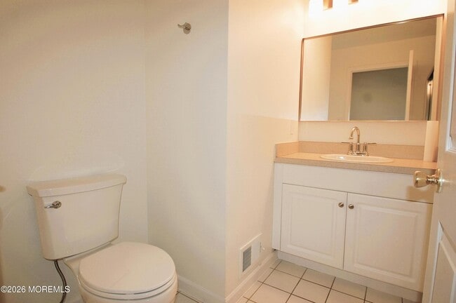Building Photo - 574 Beachway Ave