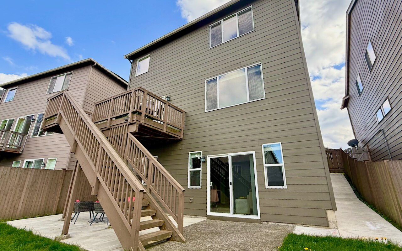 Building Photo - 403 201st St SW