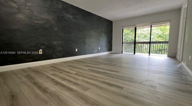 Building Photo - 8885 Fontainebleau Blvd