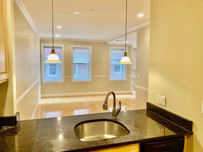 Building Photo - 33 N Bennet St