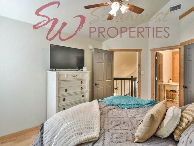 Building Photo - Luxurious two-story townhouse