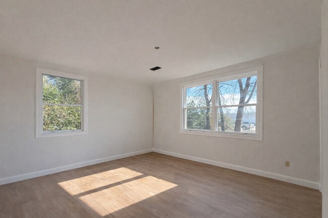 Building Photo - Coming Soon – Fully Remodeled Home!