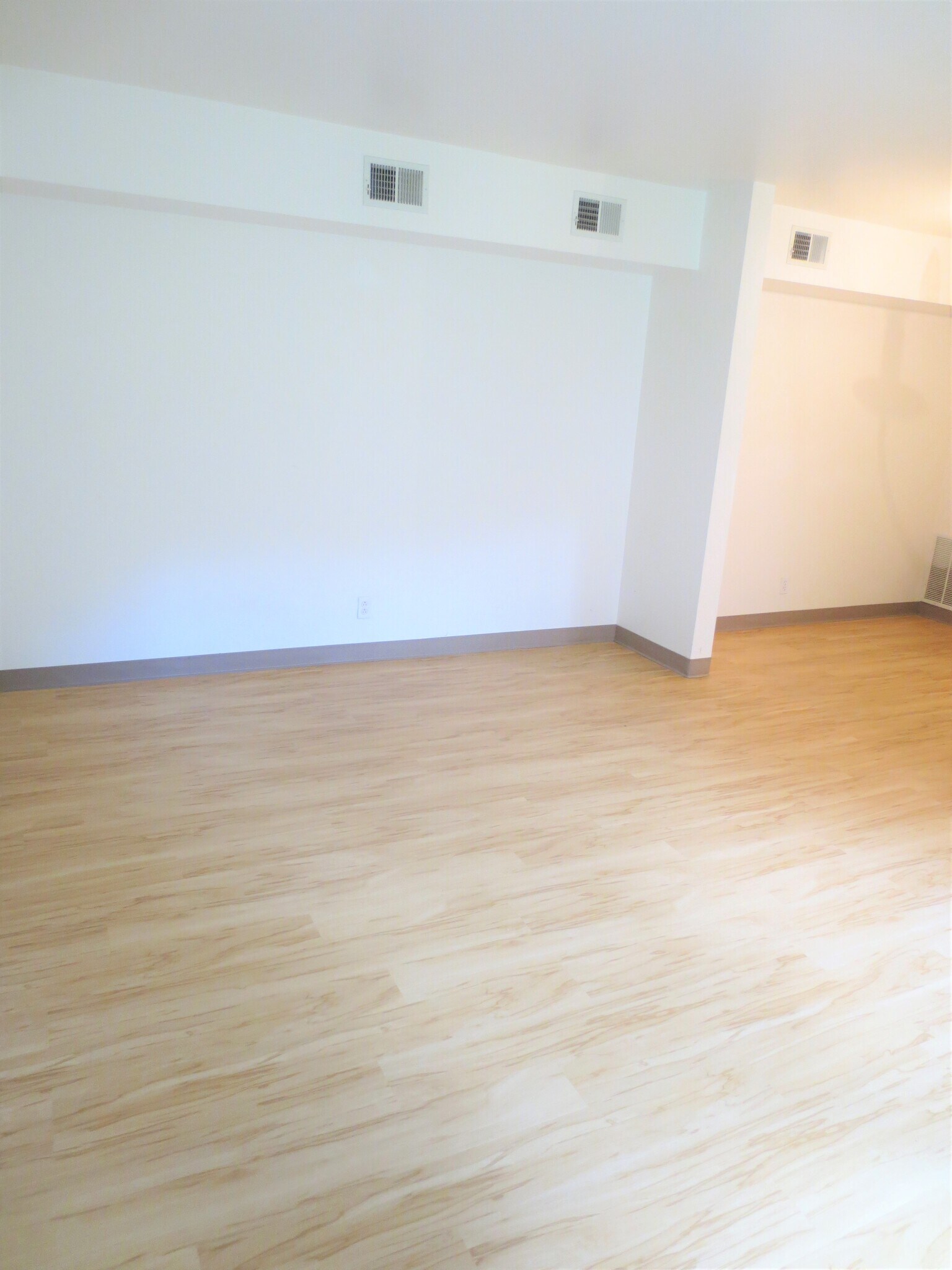 Building Photo - 5712 Phillips Ave