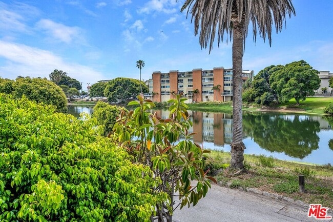 Building Photo - 164 63rd Ave