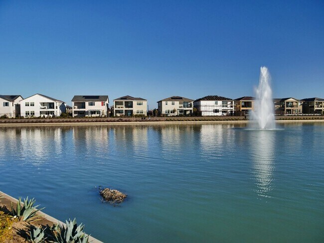 Building Photo - Modern Elegant 4BR 2.5 House in Sacramento