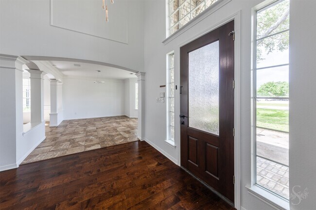 Building Photo - 5534 Weston Dr