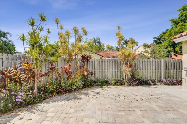 Building Photo - 1361 Springside Dr