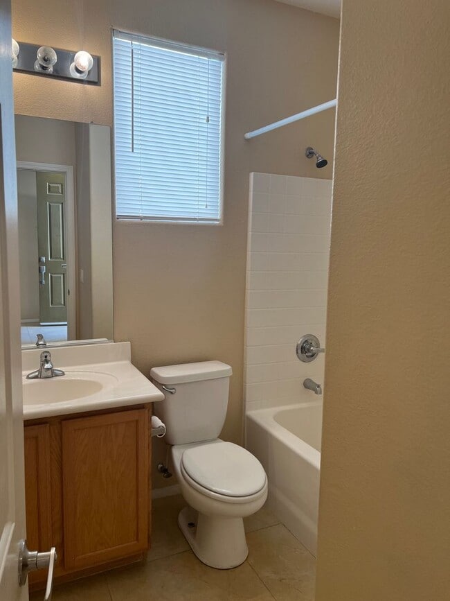 Building Photo - COVENTRY ANTHEM SINGLE STORY HOME!!