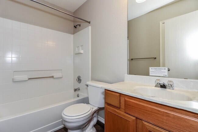 Building Photo - 2745 Briscoe Dr