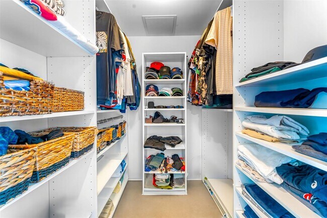 Building Photo - 465 Brickell Ave