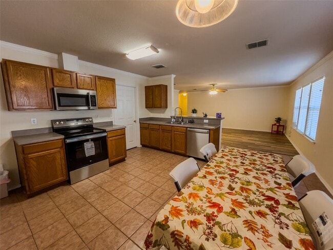 Building Photo - 2900 Bluffs Ct