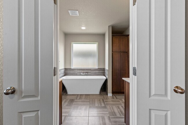 Building Photo - 901 Marlow Cove