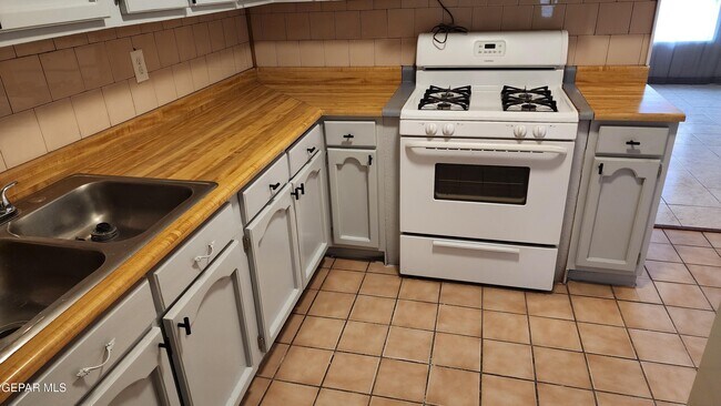 Building Photo - 5029 Tetons Dr