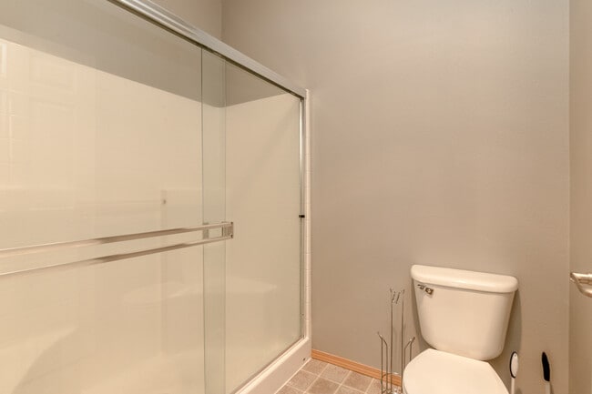 Building Photo - Low Maintenance Living 2 Bedroom Condo, Du...
