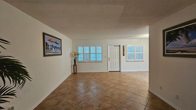 Building Photo - 1441 Ocean Dr