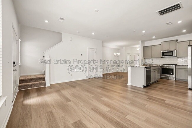 Building Photo - 13027 Rover St