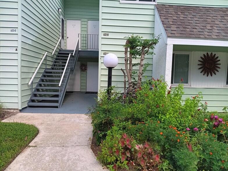 Building Photo - 600 Midway Dr