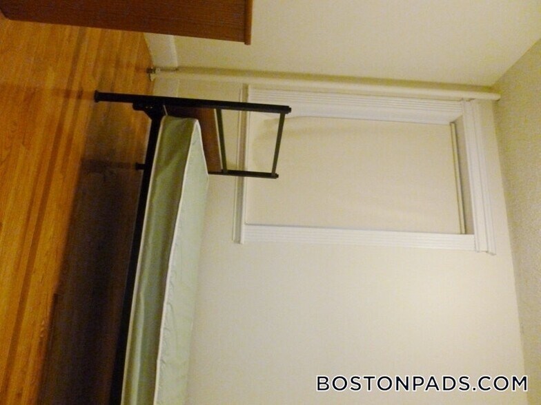 Building Photo - 171 Hemenway St