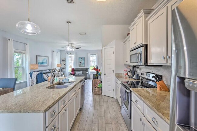 Building Photo - 3723 Tiki Dr