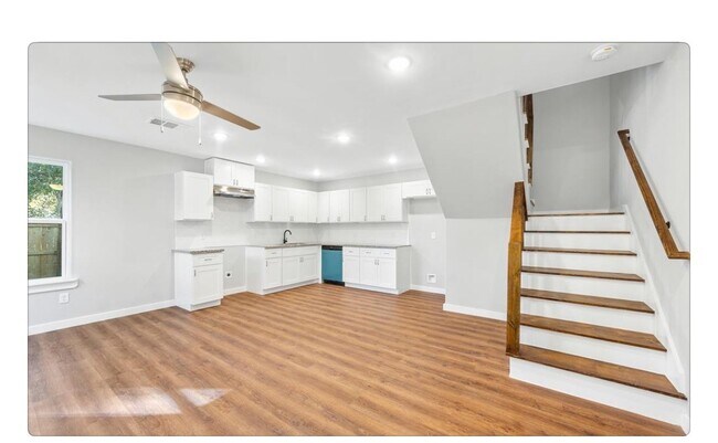 Primary Photo - 8332 Parker Rd
