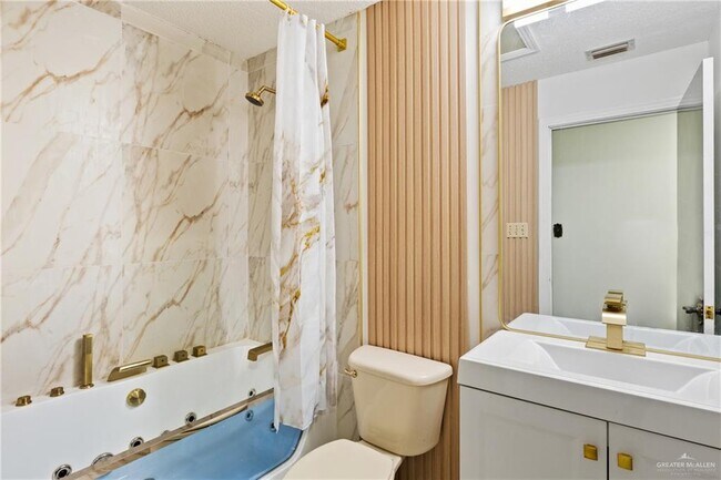 Building Photo - 812 Voltz Ln