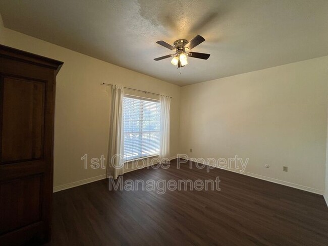 Building Photo - 4405 Bellaire Dr S