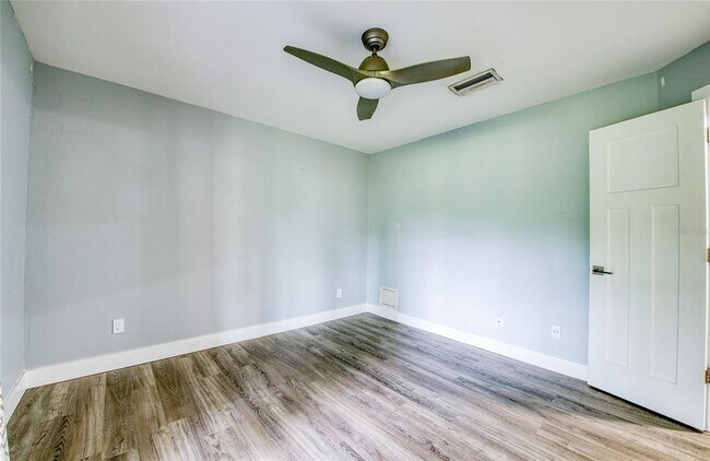 Building Photo - 2617 Bentley Dr