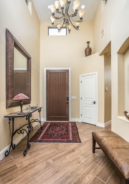 Building Photo - 8331 E Cactus Wren Rd