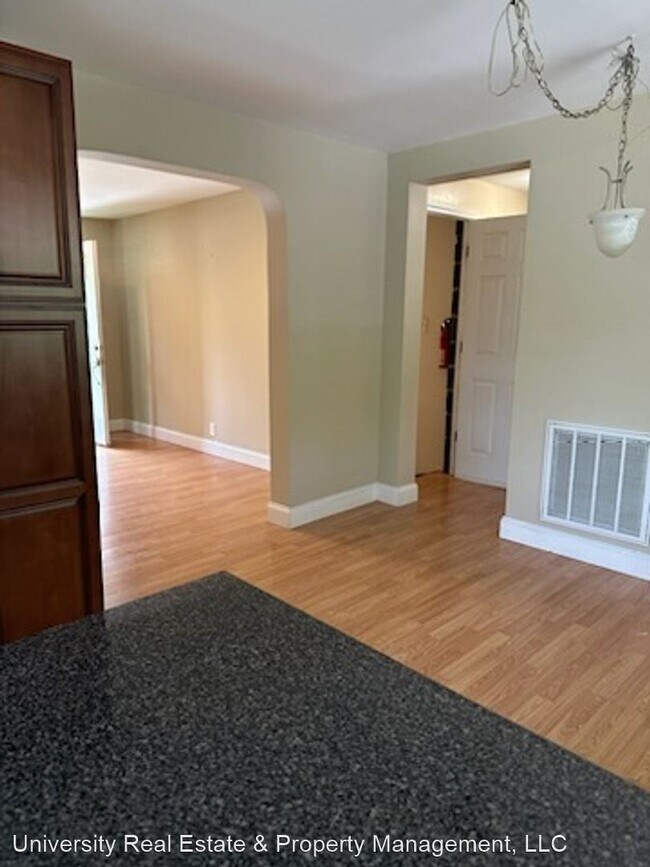 Building Photo - 2 br, 1 bath House - 4401 Walker Blvd