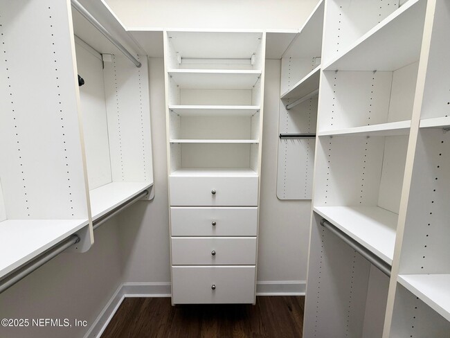 Building Photo - 7860 Turnstone Cir E