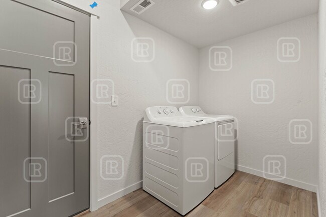 Building Photo - 309 S Grady Rd