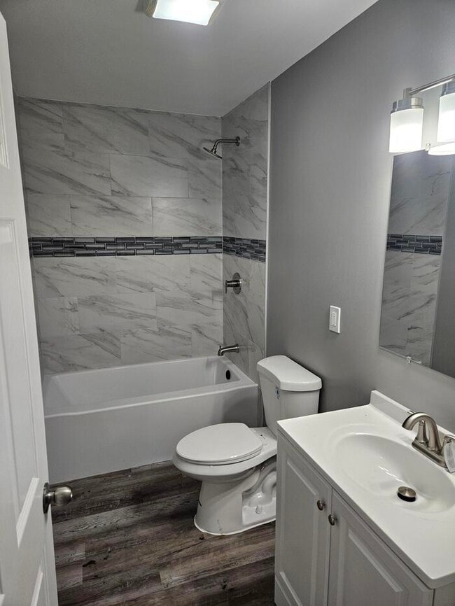 Building Photo - Beautifully rehabbed home