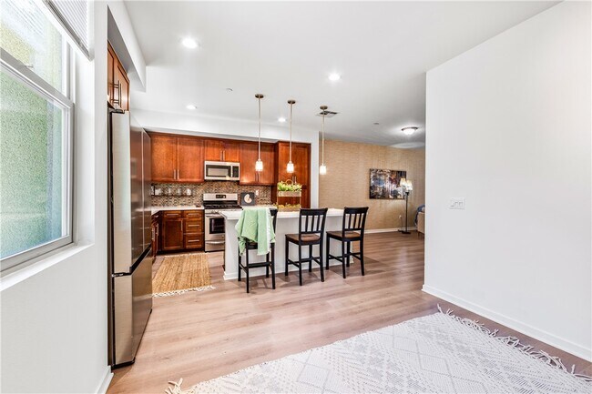 Building Photo - 664 Colorado Cir